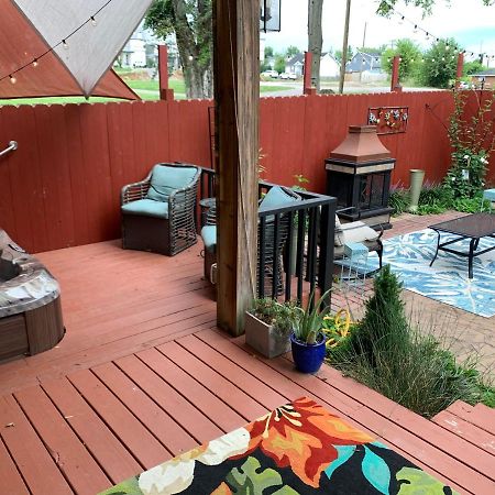 Vacation Home 5 Mins To Down Town 2 Bedrooms 2 Baths Garden Area Hot Tub Nashville Exterior foto