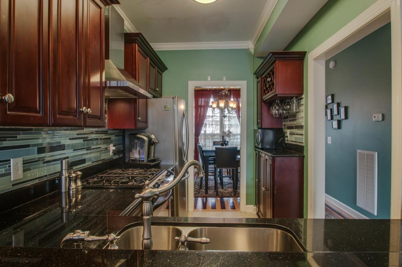 Vacation Home 5 Mins To Down Town 2 Bedrooms 2 Baths Garden Area Hot Tub Nashville Exterior foto
