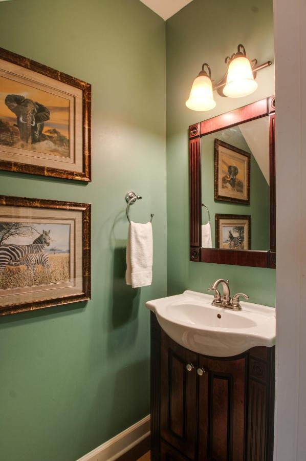 Vacation Home 5 Mins To Down Town 2 Bedrooms 2 Baths Garden Area Hot Tub Nashville Exterior foto