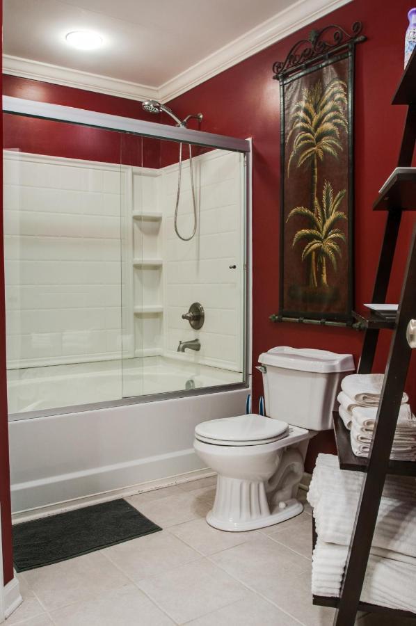 Vacation Home 5 Mins To Down Town 2 Bedrooms 2 Baths Garden Area Hot Tub Nashville Exterior foto